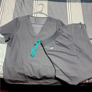 Figs sets. Size medium Casma top. Size medium petite Cade Cargo pants.